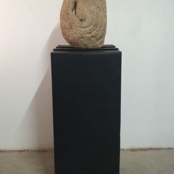 Escultura titulada "Eres una belleza" por Teófilo Reyes, Obra de arte original, Piedra