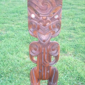 제목이 "Tarawhai Piece"인 조형물 Teraimana Tahiata로, 원작, 나무