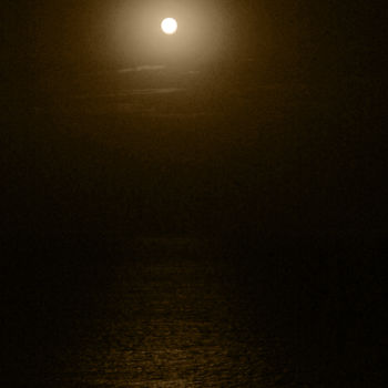 Fotografie mit dem Titel "Full moon" von Tudor Gafton, Original-Kunstwerk, Digitale Fotografie