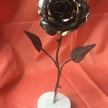 Sculpture titled "Rose bi métal" by Thierry Dep (FER de L'ART), Original Artwork, Metals