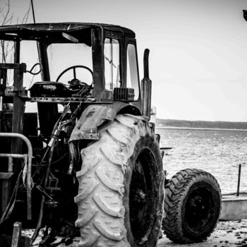 Photography titled "Tracteur et pêcheur…" by Thierry Magliulo (Th.Mag), Original Artwork