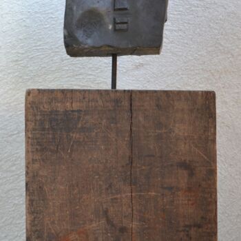 Skulptur mit dem Titel "Monsieur Cube" von Thierry Spada, Original-Kunstwerk, Holz