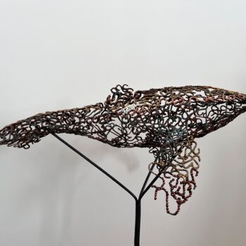 Escultura titulada "Crystal Whale" por Ti'Ou, Obra de arte original, Metales
