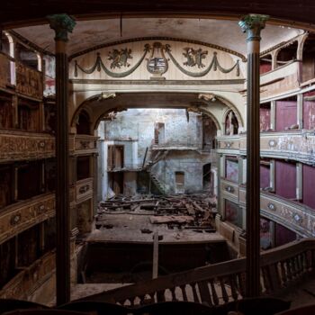 Photographie intitulée "Teatro Balconi" par Time Machine, Œuvre d'art originale, Photographie numérique Monté sur Aluminium