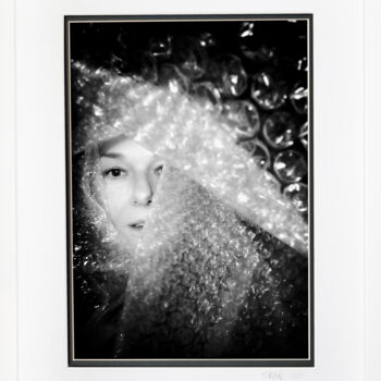 Fotografia intitulada "Drowning... (in a s…" por Tina Lane, Obras de arte originais, Fotografia digital Montado em Cartão