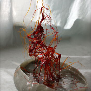 Skulptur mit dem Titel "Red Head" von Tina Lane, Original-Kunstwerk, Gemischte Medien