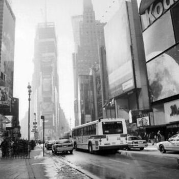 Photographie intitulée "Times Square bustle" par Tammy Sheppard, Œuvre d'art originale