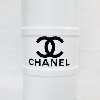 Escultura intitulada "BARIL Métal Chanel…" por T'M, Obras de arte originais, Tinta spray