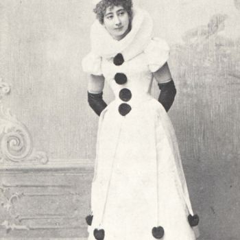 Fotografie mit dem Titel "1898 Woman in Clown…" von Thomas Dans, Original-Kunstwerk, Analog Fotografie