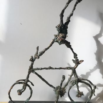 Escultura titulada "Bicycle acrobat" por Erno Toth, Obra de arte original, Bronce