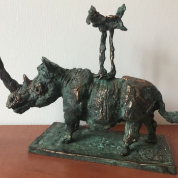 Скульптура под названием "Rhino with bird" - Erno Toth, Подлинное произведение искусства, Бронза
