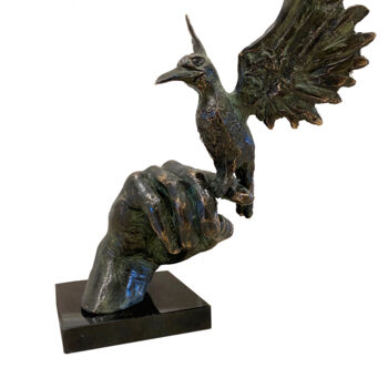 Sculptuur getiteld "Towards freedom" door Kristof Toth, Origineel Kunstwerk, Bronzen