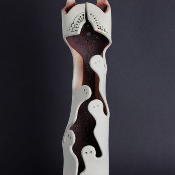 Sculpture intitulée "Ghost Family (durin…" par Katalin Tovolgyi, Œuvre d'art originale, Argile