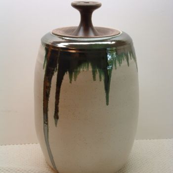 Escultura intitulada "Large Covered Pot" por David Tremaine, Obras de arte originais