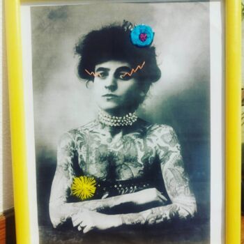 제목이 "Maud Stevens Wagner…"인 섬유 예술 Trinidad Albonico Ruiz-Tagle로, 원작, 조작된 사진 유리에 장착됨