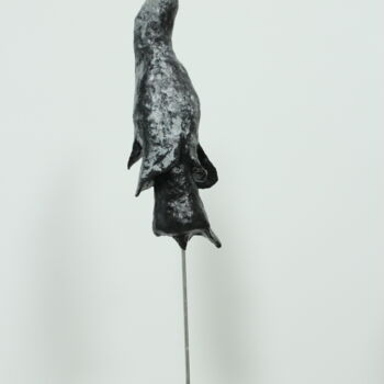 Sculptuur getiteld "Still strong" door Trudie Noordermeer, Origineel Kunstwerk, Klei