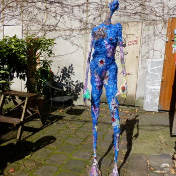 Скульптура под названием "Elanbleu" - Marie Tucat, Подлинное произведение искусства, Пластмасса