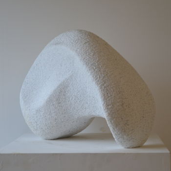 Escultura intitulada "Soyut deniz kabuğu…" por Tunç Şendağ, Obras de arte originais, Pedra