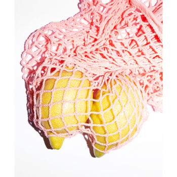Fotografia zatytułowany „Zitronen” autorstwa Ulla Kuehnle, Oryginalna praca, Fotografia cyfrowa Zamontowany na Drewniana ram…