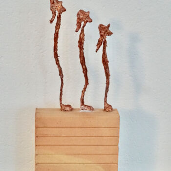 Sculpture intitulée "Three women on a br…" par Ulrich Ernst Nievergelt, Œuvre d'art originale, Métaux