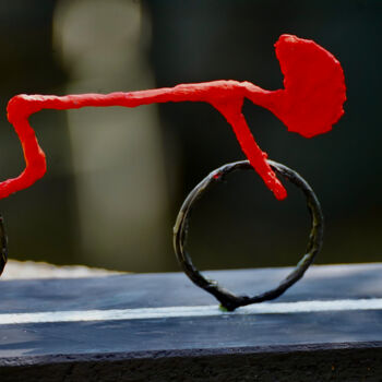 Sculpture titled "il ciclista rosso /…" by Ulrich Ernst Nievergelt, Original Artwork, Aluminium