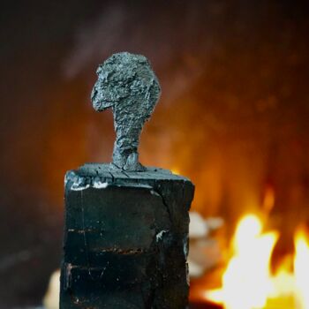 Sculpture intitulée "Né dans le feu / Na…" par Ulrich Ernst Nievergelt, Œuvre d'art originale, Bois