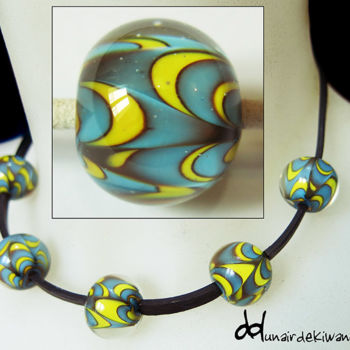 Design intitulée "collier 5 perles" par Un Air De Kiwano, Œuvre d'art originale, Bijoux