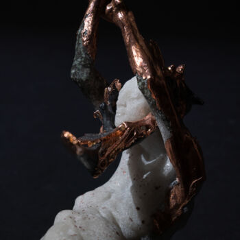 Скульптура под названием "Burden" - Юрій Гуцуляк (Yura Ghutzuliak), Подлинное произведение искусства, Камень
