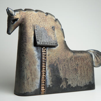 Sculptuur getiteld "Trojan Horse" door Urszula Despet, Origineel Kunstwerk, Keramiek