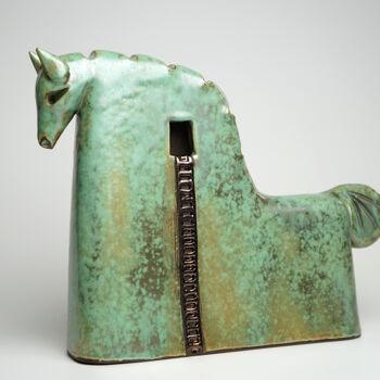Sculpture intitulée "Trojan Horse Green" par Urszula Despet, Œuvre d'art originale, Céramique