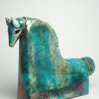 Скульптура под названием "Trojan Horse Raku" - Urszula Despet, Подлинное произведение искусства, Керамика