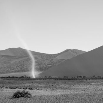 Фотография под названием "Namib Desert-0931-SW" - Uwe Bauch, Подлинное произведение искусства, Цифровая фотография