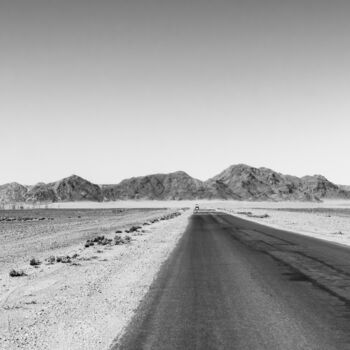 Fotografie getiteld "Namib Desert-0998-SW" door Uwe Bauch, Origineel Kunstwerk, Digitale fotografie
