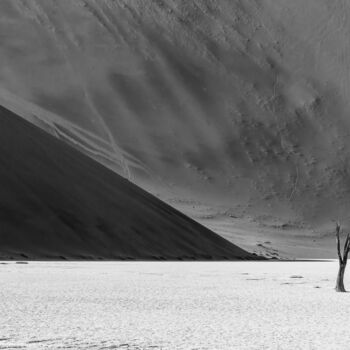 Fotografie mit dem Titel "Namib Desert-0671-SW" von Uwe Bauch, Original-Kunstwerk, Digitale Fotografie