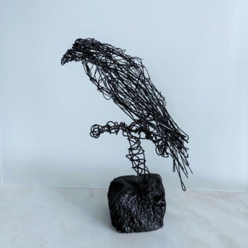 Escultura intitulada "Raven, wise bird." por Vadim Studenov, Obras de arte originais, Metais