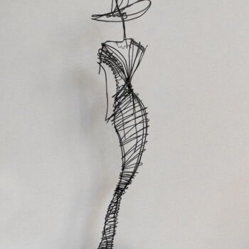 「catwalk 1」というタイトルの彫刻 Vadim Studenovによって, オリジナルのアートワーク, 金属