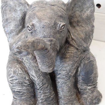 Sculpture intitulée ""L'ELEPHANT DECONTR…" par Valerie Perron, Œuvre d'art originale, Céramique