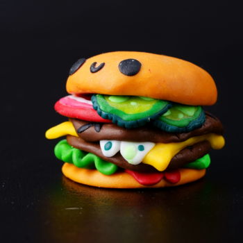 Sculpture intitulée "Гамбургер" par Valentin Ivanov, Œuvre d'art originale, Pâte polymère