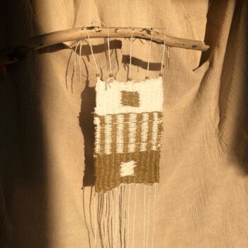 Textilkunst mit dem Titel "Tissage sable et iv…" von Valentine Marzais, Original-Kunstwerk, Tapisserie Auf Andere starre Pla…
