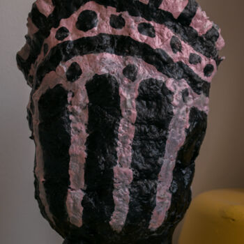 Скульптура под названием "Vase rose I" - Valeria Jaramillo, Подлинное произведение искусства, Бумага