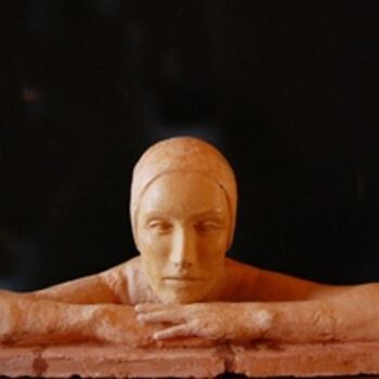 Sculpture titled "Nuotatrice su bordo…" by Valeria Ferrero, Original Artwork, Terra cotta