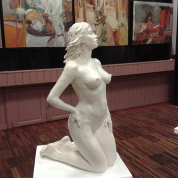 Sculptuur getiteld "Bella, Cheveux au v…" door Valerie Barrault, Origineel Kunstwerk, Keramiek