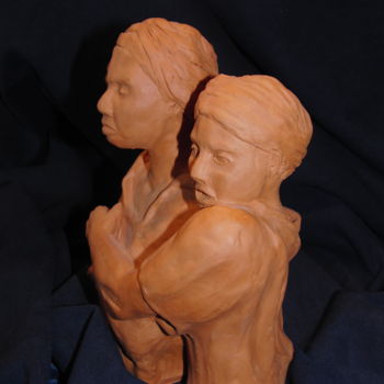 「femmes-de-la-famille」というタイトルの彫刻 Valerie Barraultによって, オリジナルのアートワーク, セラミックス