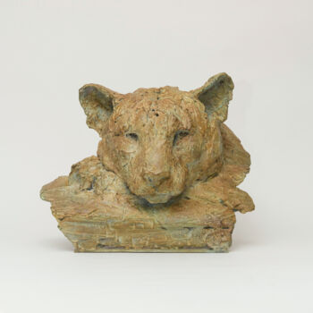 Скульптура под названием "Puma au repos" - Valérie Moreau (VALEM), Подлинное произведение искусства, Бронза