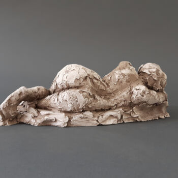 Sculpture titled "Endormie" by Valérie Moreau (VALEM), Original Artwork, Clay
