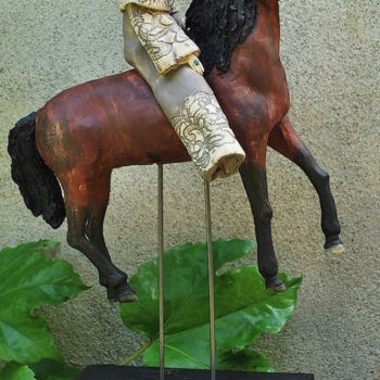 Skulptur mit dem Titel "La cavalière" von Valérie Zahonero, Original-Kunstwerk, Keramik
