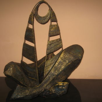 Sculpture titled "Forma Reflexiva" by Valério Voltz, Original Artwork, Paper maché