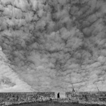 Photographie intitulée "Que le ciel est gra…" par Valery Trillaud, Œuvre d'art originale, Photographie non manipulée