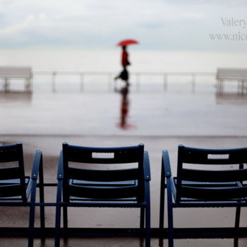 Photographie intitulée "Les chaises bleues…" par Valery Trillaud, Œuvre d'art originale