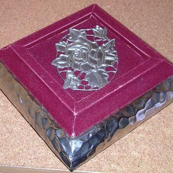 Artesanato intitulada "A caixa pequena" por Vanda Estriga, Obras de arte originais